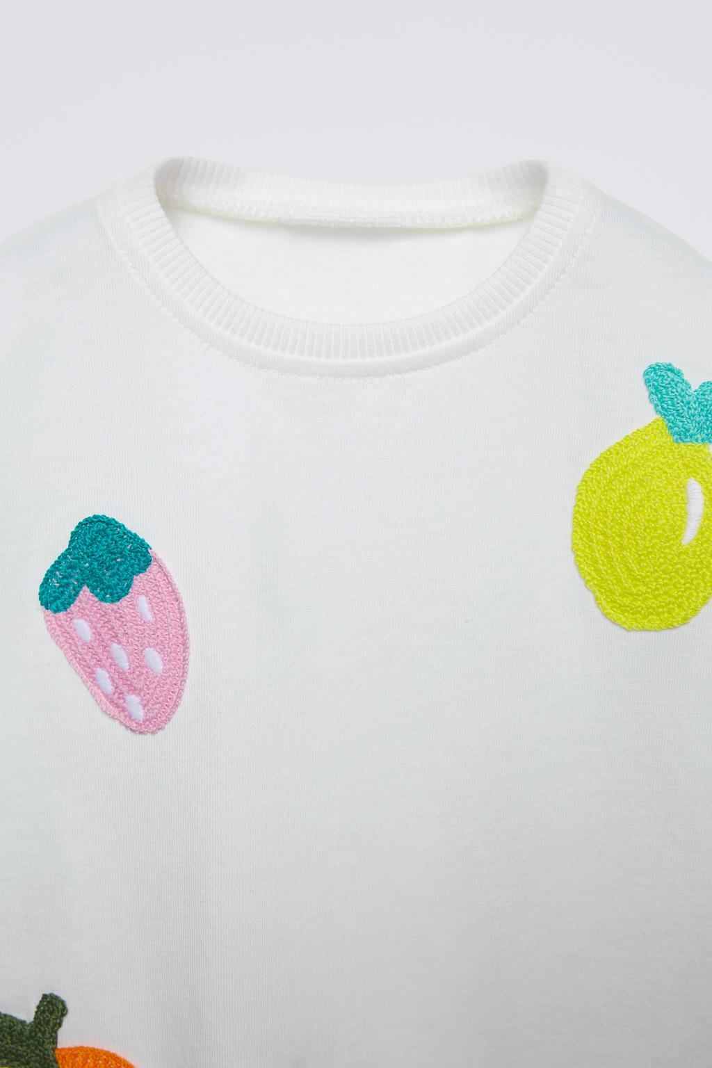 Polera bordados frutas