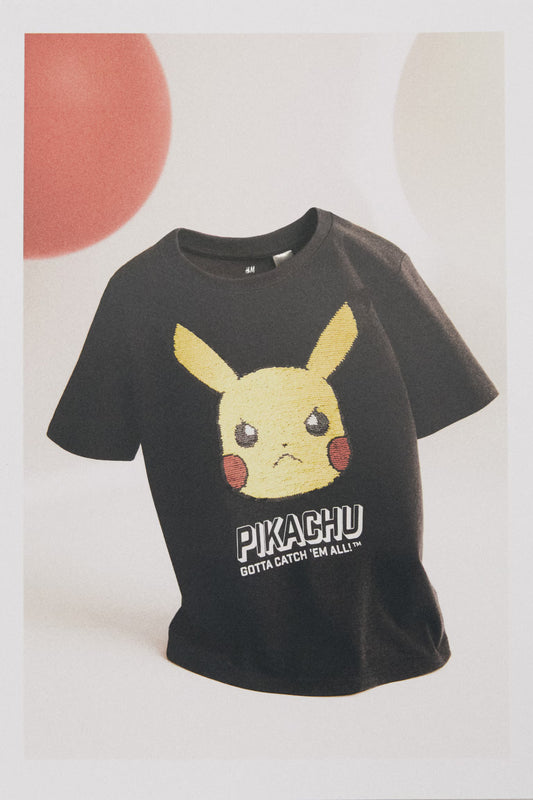 Polera pokemon con lentejuelas